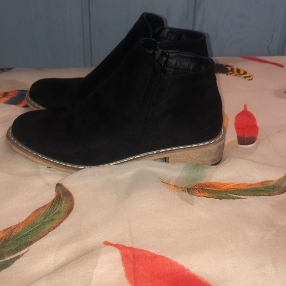 SEVEN7 BOOTIES SIZE 6 (SLIGHTLY WORN) - Picture 3 of 6